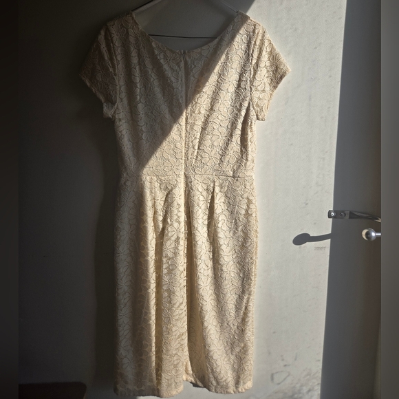 NWT Yellowberry Lace Midi Dress Womens Size M/L - Picture 5 of 7